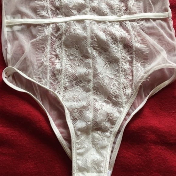Sheer with lace details women’s bodysuit Small-New - Picture 5 of 7